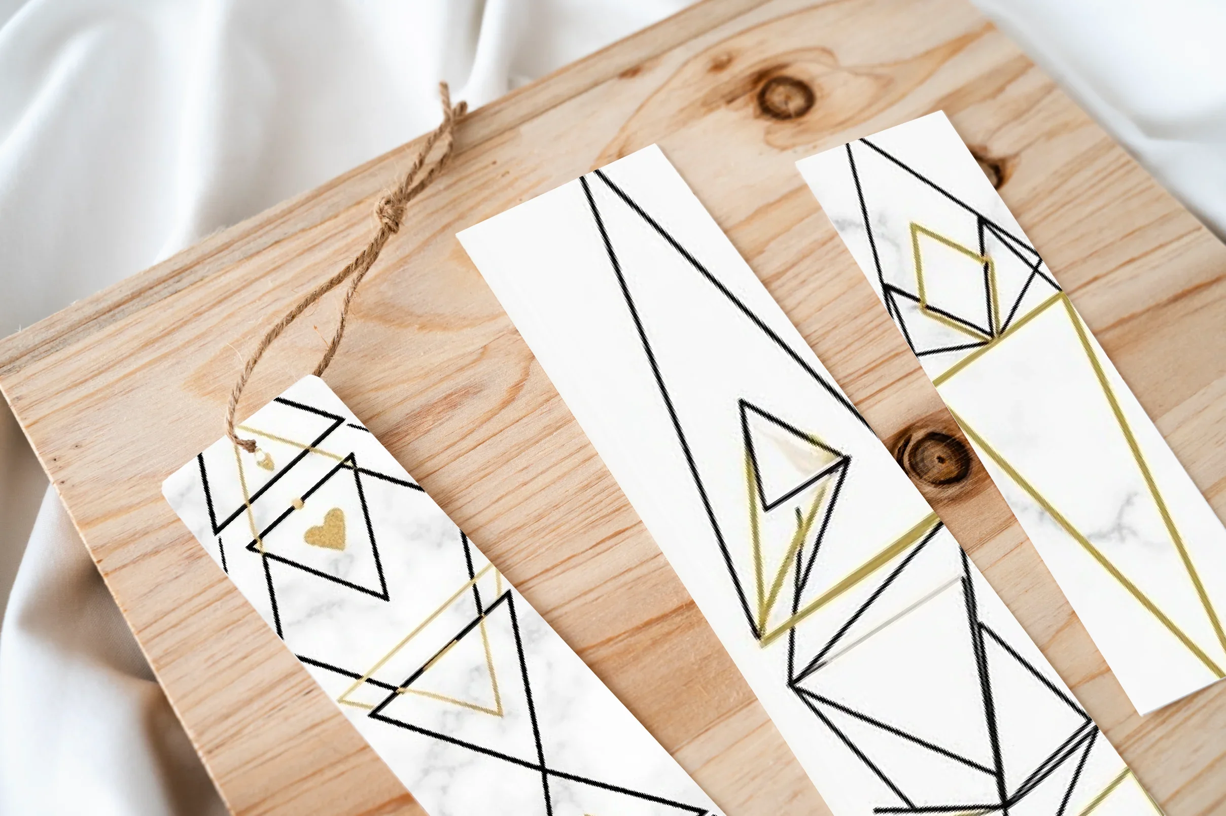 Modern Geometric Valentine's Bookmark Journal - CraftNest - Digital Crafting and Art